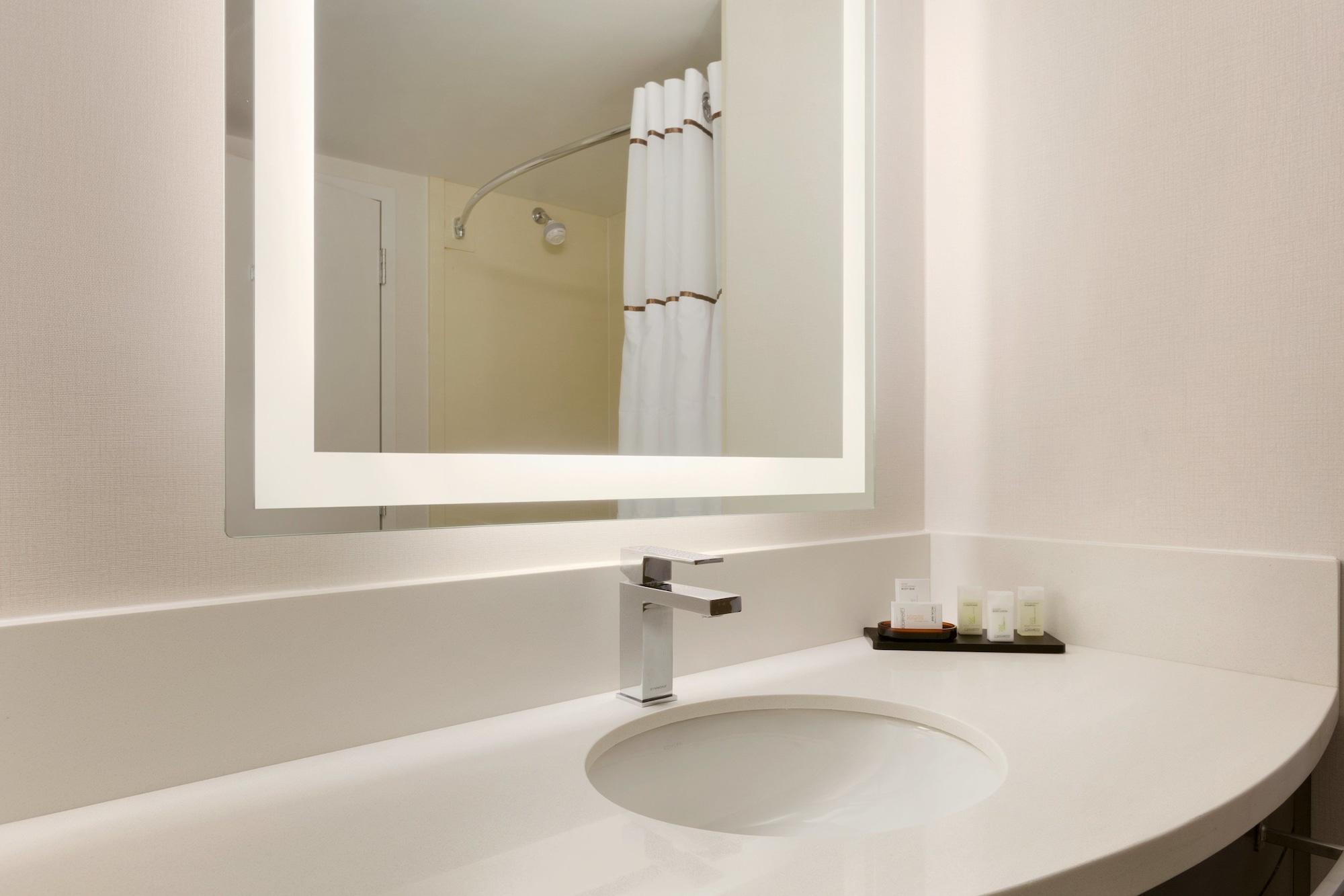 Embassy Suites Newark - Wilmington/South Ngoại thất bức ảnh