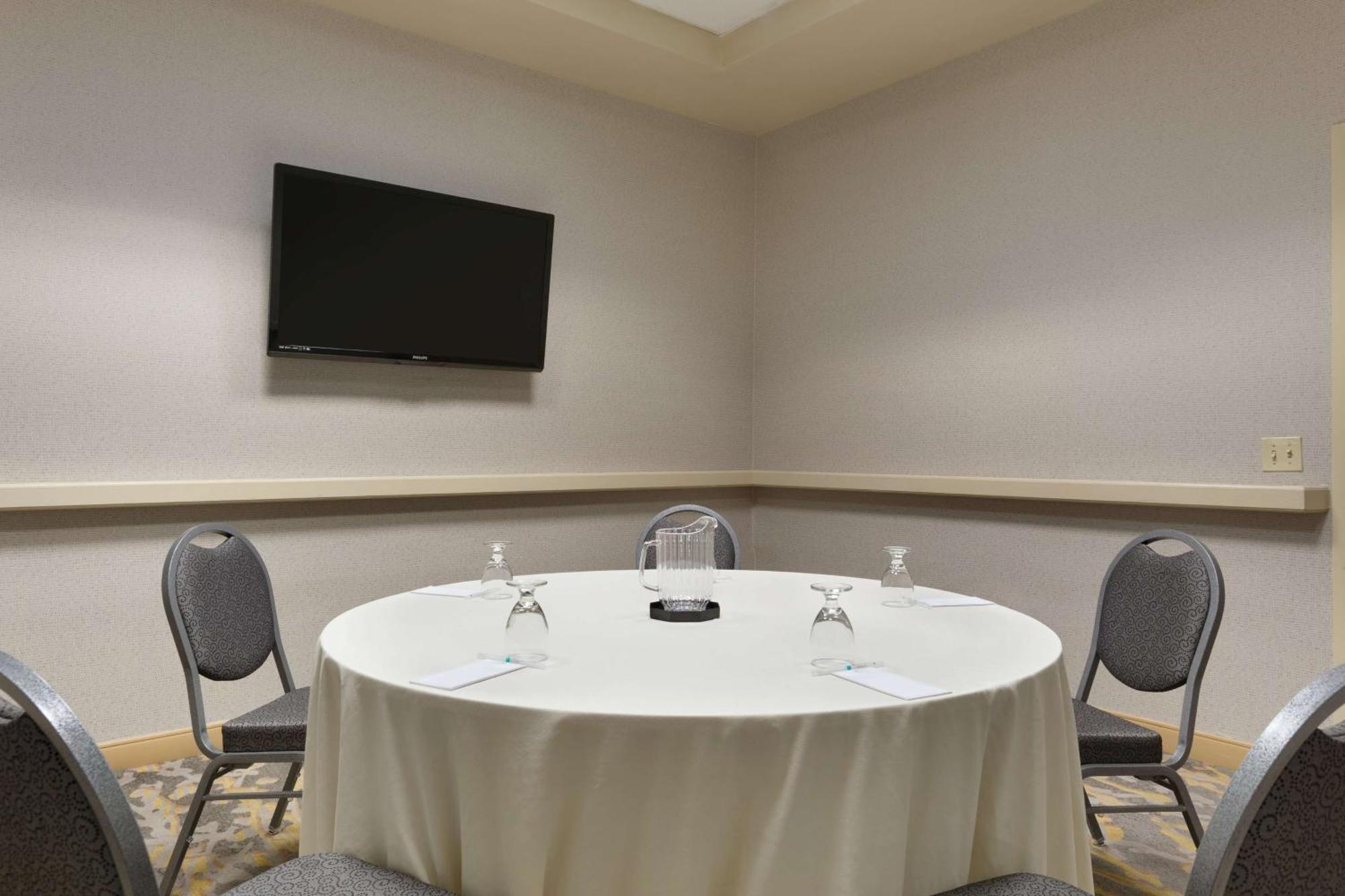 Embassy Suites Newark - Wilmington/South Ngoại thất bức ảnh