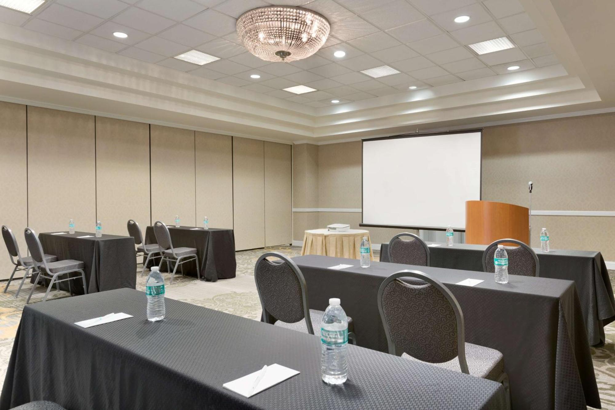 Embassy Suites Newark - Wilmington/South Ngoại thất bức ảnh
