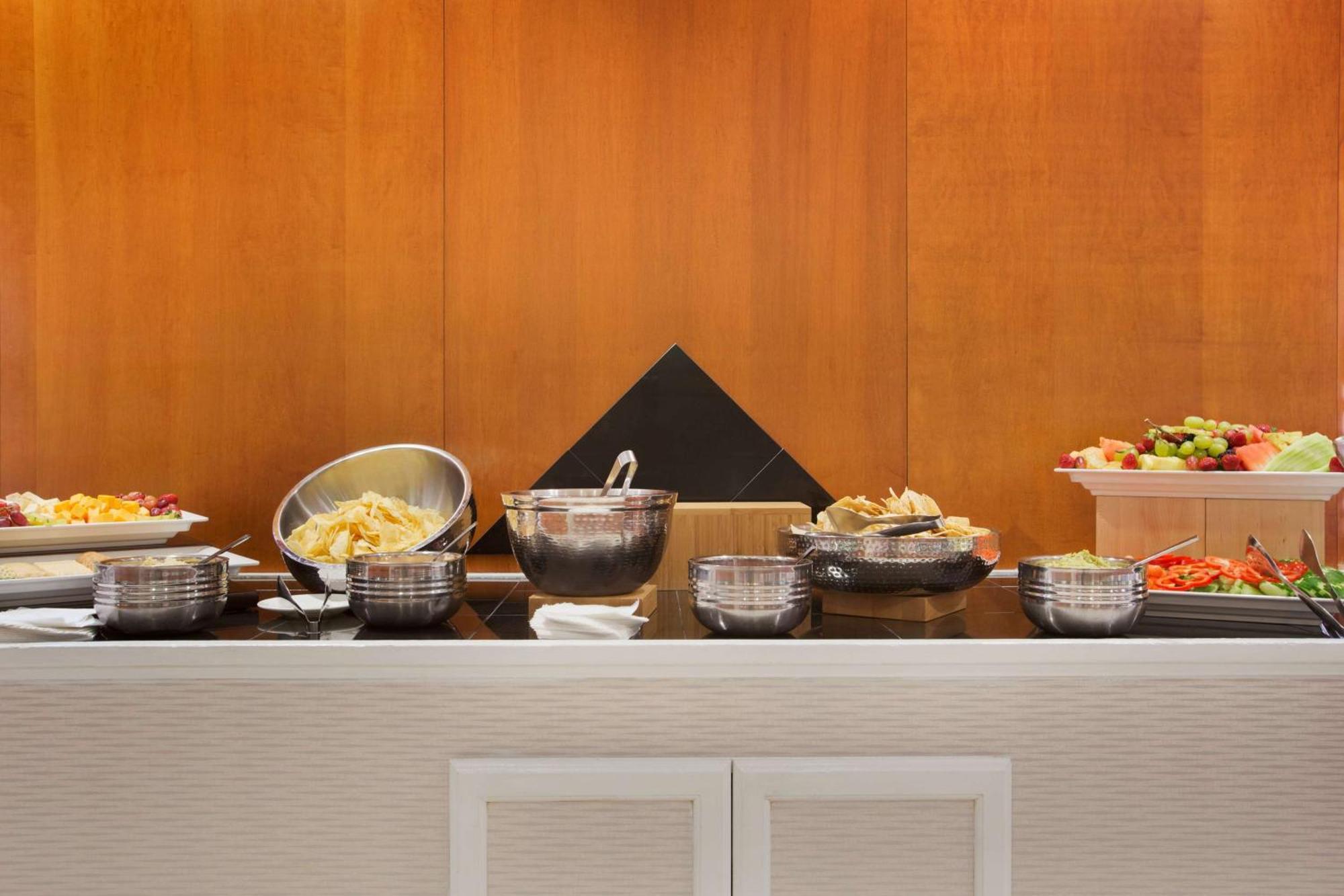 Embassy Suites Newark - Wilmington/South Ngoại thất bức ảnh