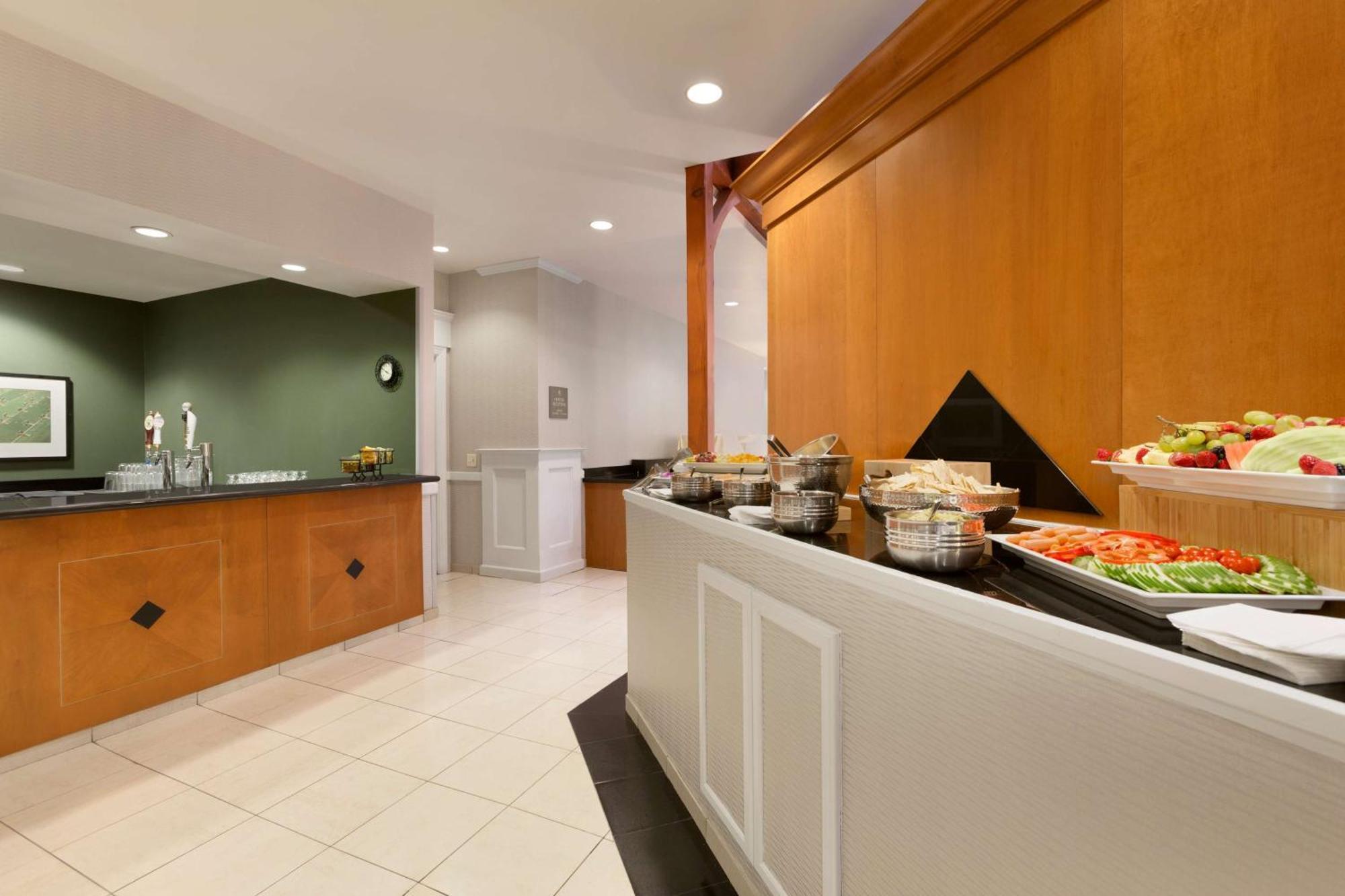 Embassy Suites Newark - Wilmington/South Ngoại thất bức ảnh