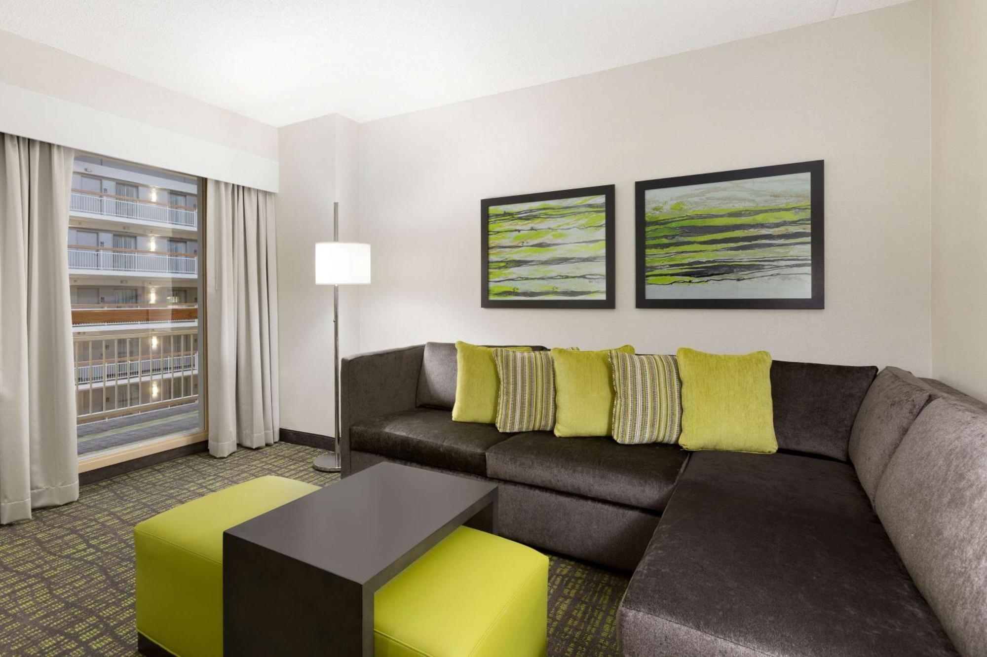 Embassy Suites Newark - Wilmington/South Ngoại thất bức ảnh