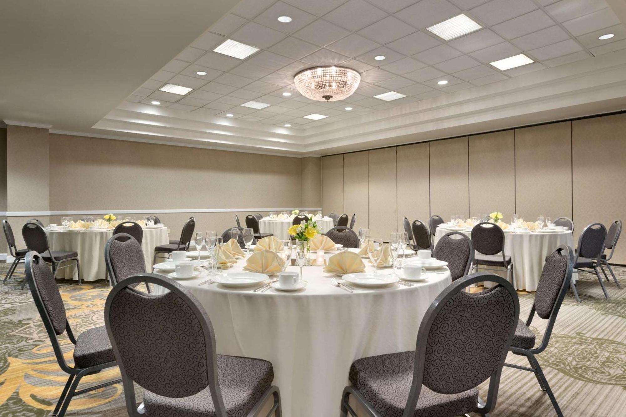 Embassy Suites Newark - Wilmington/South Ngoại thất bức ảnh