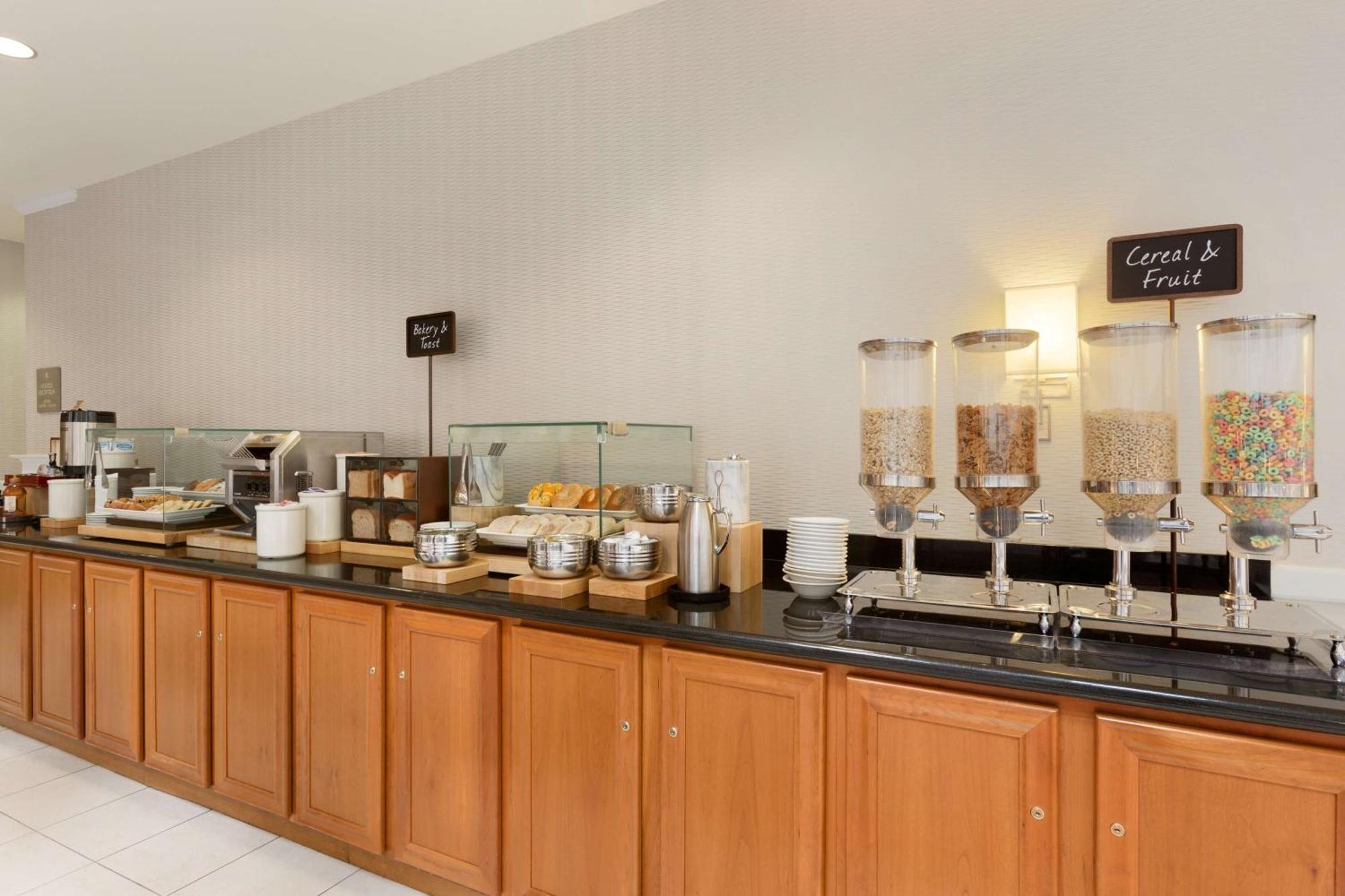 Embassy Suites Newark - Wilmington/South Ngoại thất bức ảnh