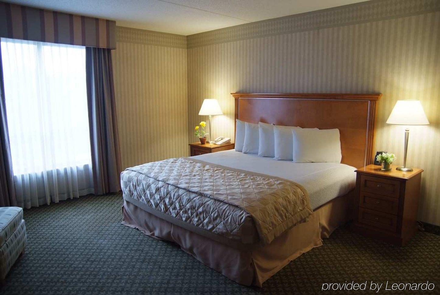 Embassy Suites Newark - Wilmington/South Phòng bức ảnh
