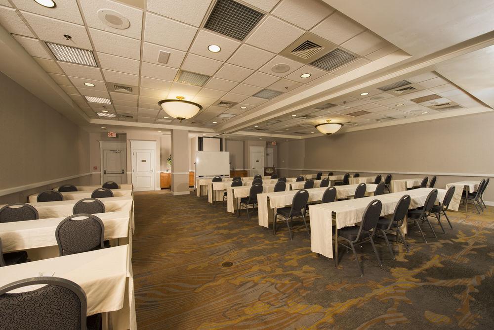 Embassy Suites Newark - Wilmington/South Ngoại thất bức ảnh