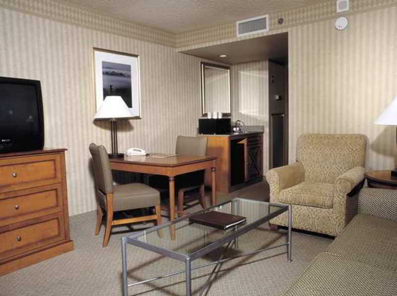 Embassy Suites Newark - Wilmington/South Phòng bức ảnh